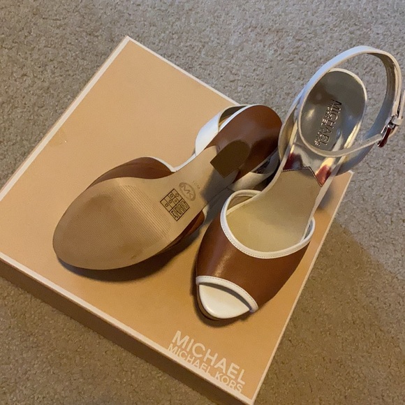 Shoes - Picture 2 of 4